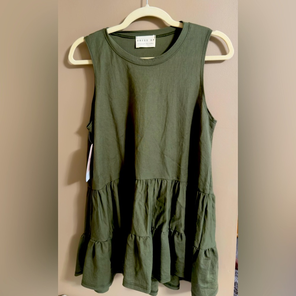 Nwt 
Olive green 
Size : small 
Brand : Dressup